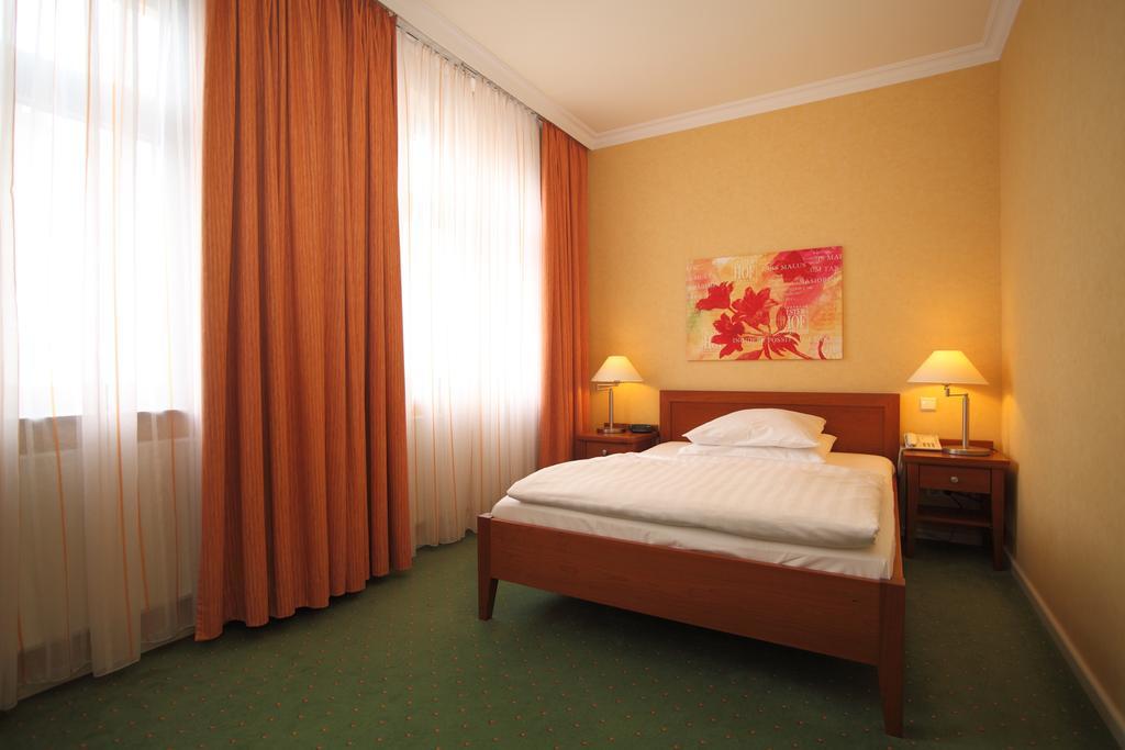 Alster-Hof Hotel Hamburg Kültér fotó